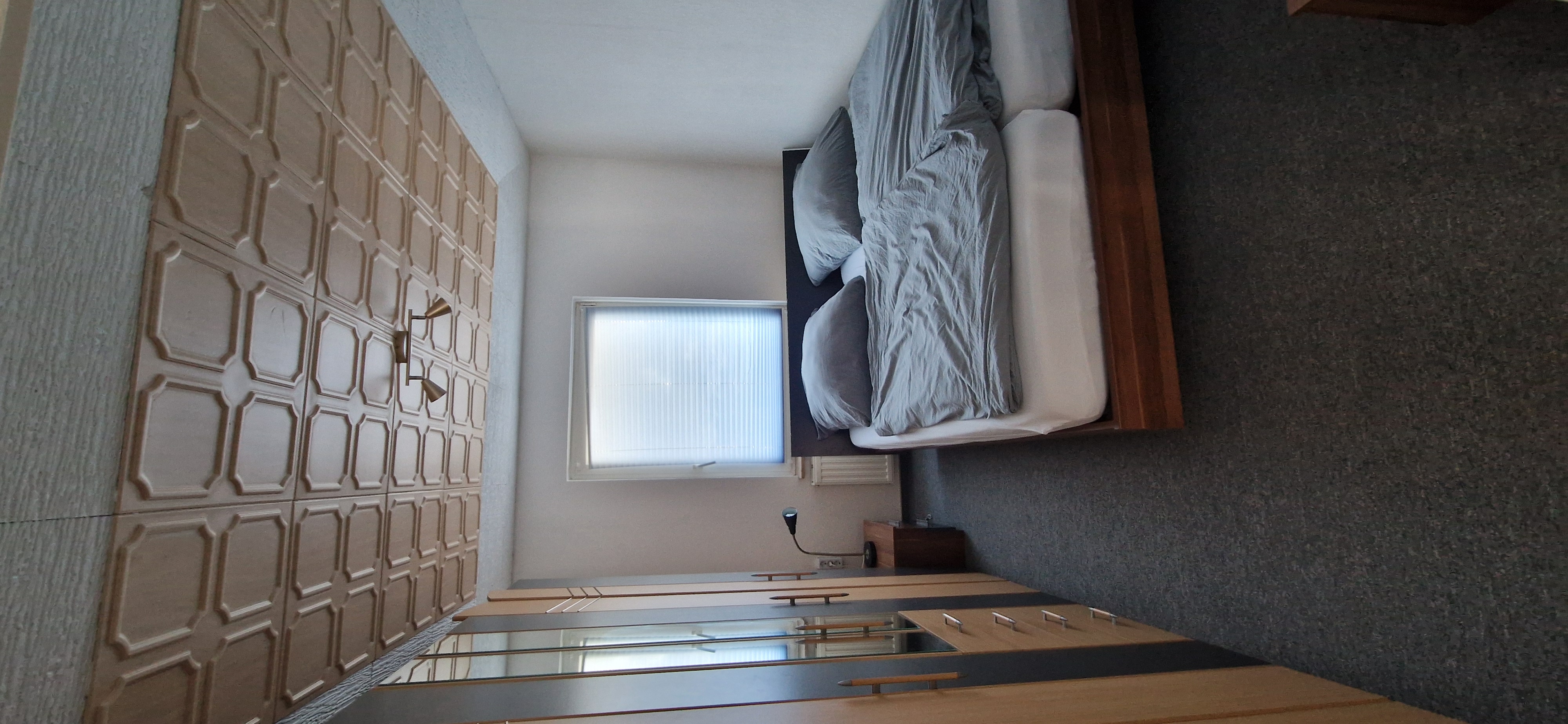 Schlafzimmer mit Doppelbett